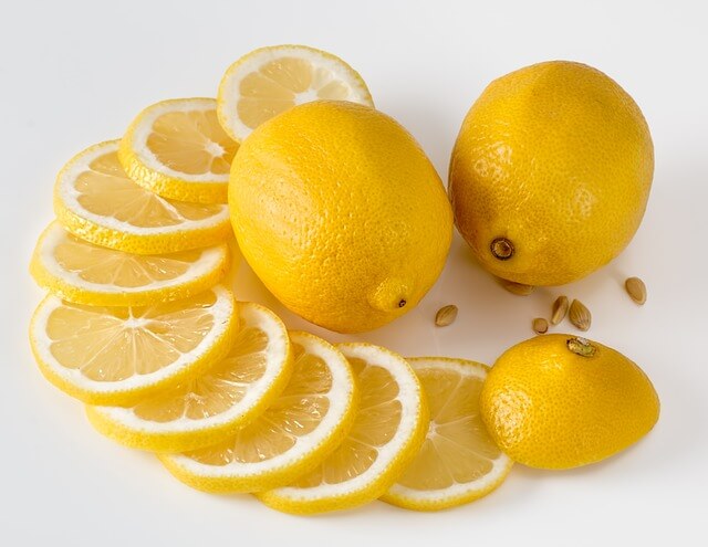 Un citron avec des pépins