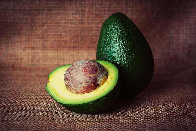 Extraire un noyau d'avocat