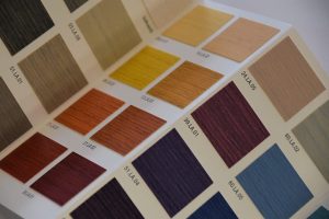 Lire la suite à propos de l’article Lasure ou saturateur : que choisir pour rénover un salon de jardin en bois ?